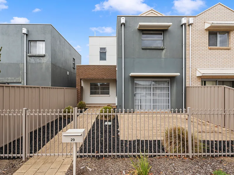 Spacious Townhouse in Desirable Locale