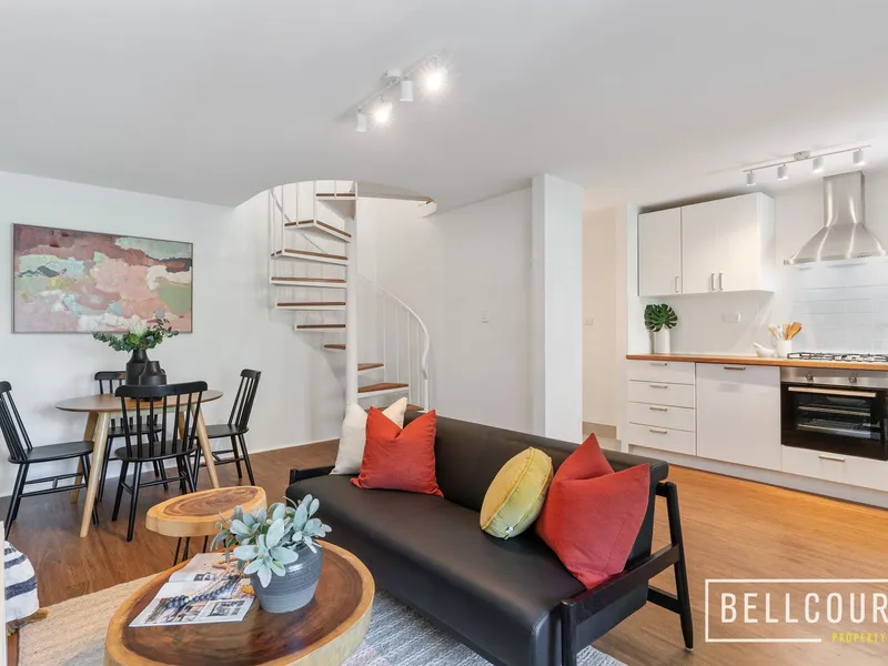 FULLY RENOVATED TOWNHOUSE WITH LOVELY PARK OUTLOOK