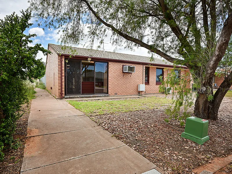 EASY CARE LIVING, PERFECT LOCATION - MOVE IN OR INVEST