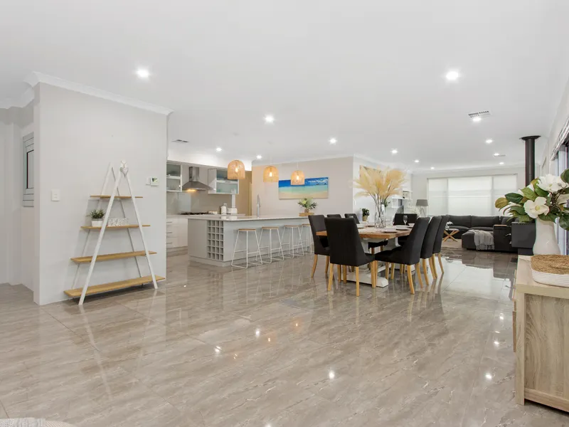 STUNNER IN THE GLADES ….