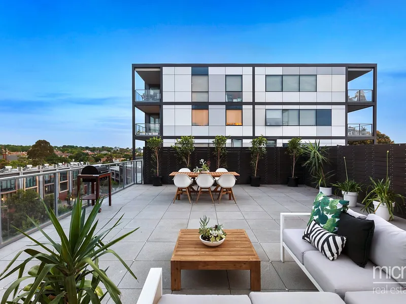 Sophisticated Toorak Park Luxury with Huge Outdoor Living!
