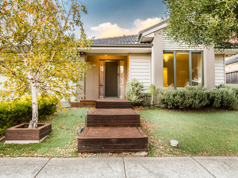 Great Family Home - A Stone’s Throw From Alamanda College 