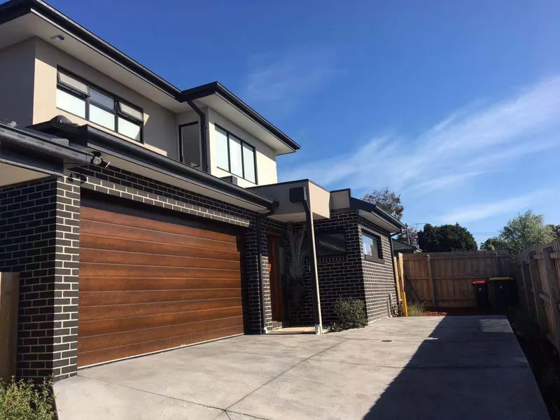 Only 2 Year New! 4 Bedroom 2 Master with Ensuite 3 Bathroom Luxury Contemporary Living in Prime Location!