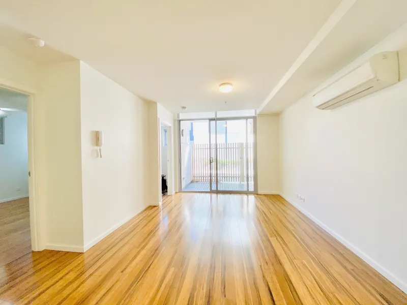 2-bedroom apartment + courtyard + private direct access