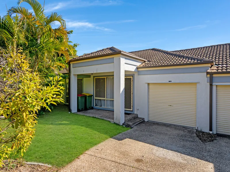 PERFECTLY POSITIONED 3 BEDROOM VILLA IN SOUGHT AFTER COMPLEX !