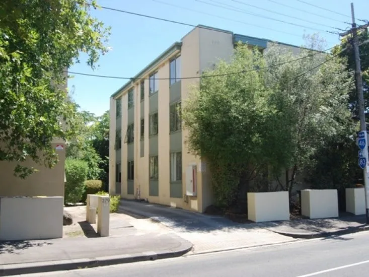 Cool Carlton 2 Bedroom apartment in a boutique 