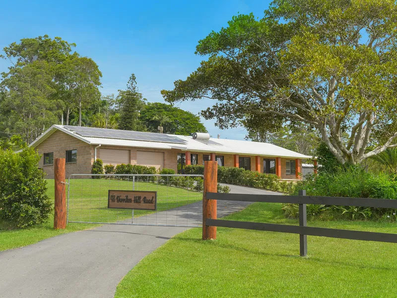 Dream Lifestyle Entertainer on 8+acres only 10 minutes to Beach!