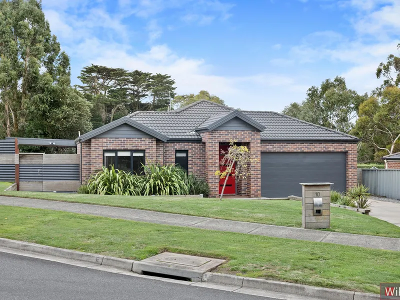FAMILY HOME WITH LOTS OF WOW FACTOR