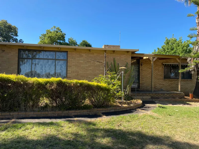 Great Location with 6 or 12 months lease!!