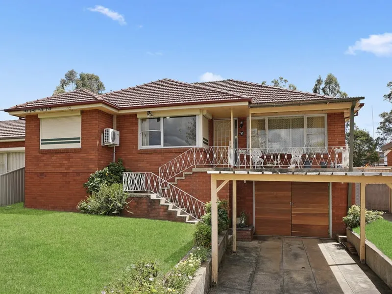 EXCELLENT POSITIONED HUGE HOME! Walking distance to Blacktown Hospital