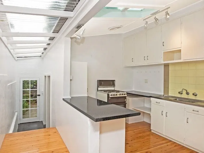 CHARMING TRADITIONAL 2 BEDROOM PADDINGTON TERRACE!