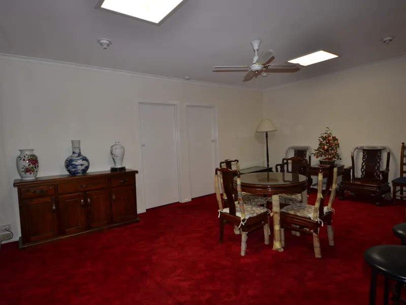 Spacious shop-top dwelling in great location, Gas, Water, Electricity Included!