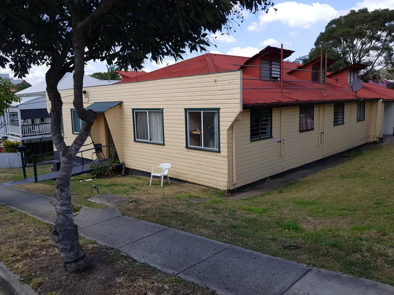 DUTTON PARK - ROOMNG ACCOMMODATION 