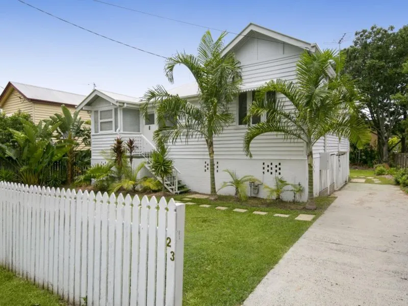 Charming Home in Kedron