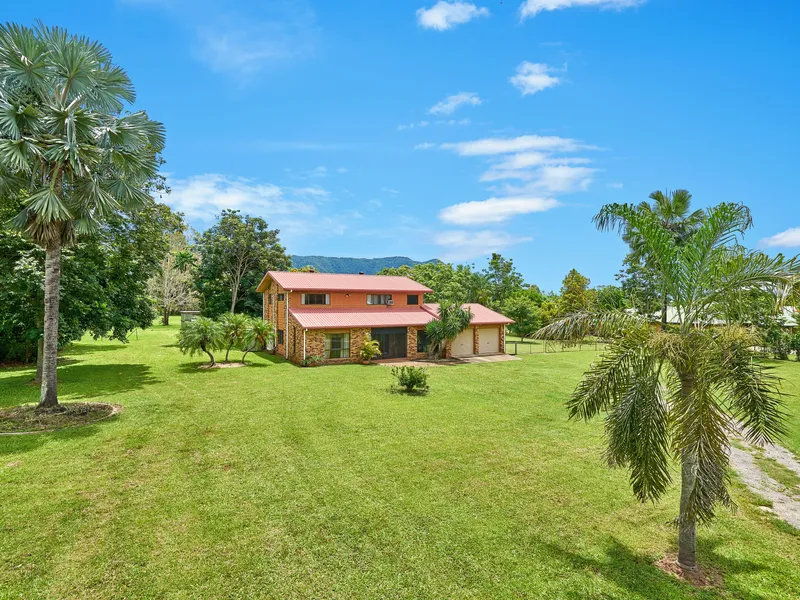 Large Family Home on Acreage! Suitable for horses.