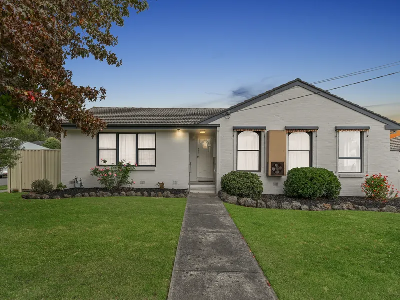 Exceptional Large Family Character Home In Brilliant Location