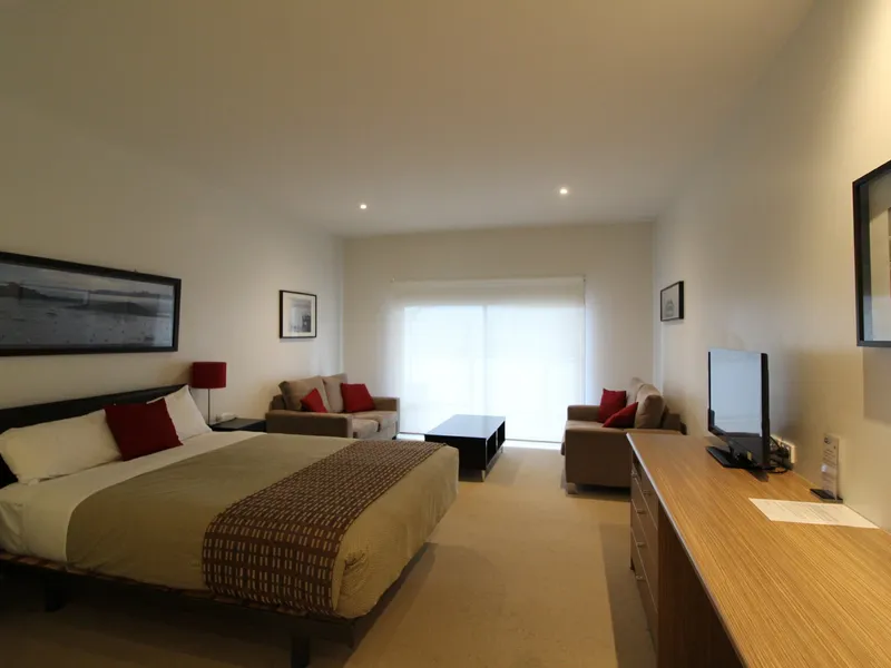 INCREDIBLE APARTMENT RIGHT IN THE HEART OF TOWN!