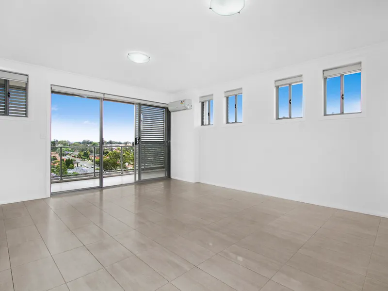Near New Quality Two Bedroom Apartment in Ideal Location