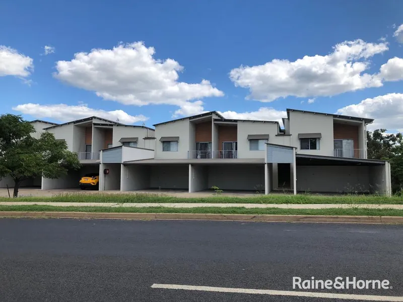 3 Bedroom Modern Townhouse - Available For Rent