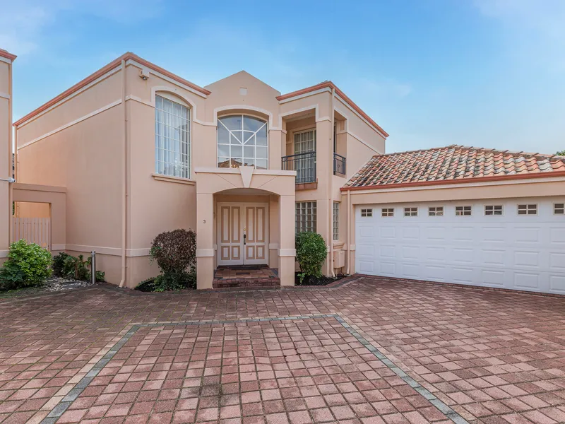 TOWNHOUSE 3 BEDROOM 2 BATHROOM