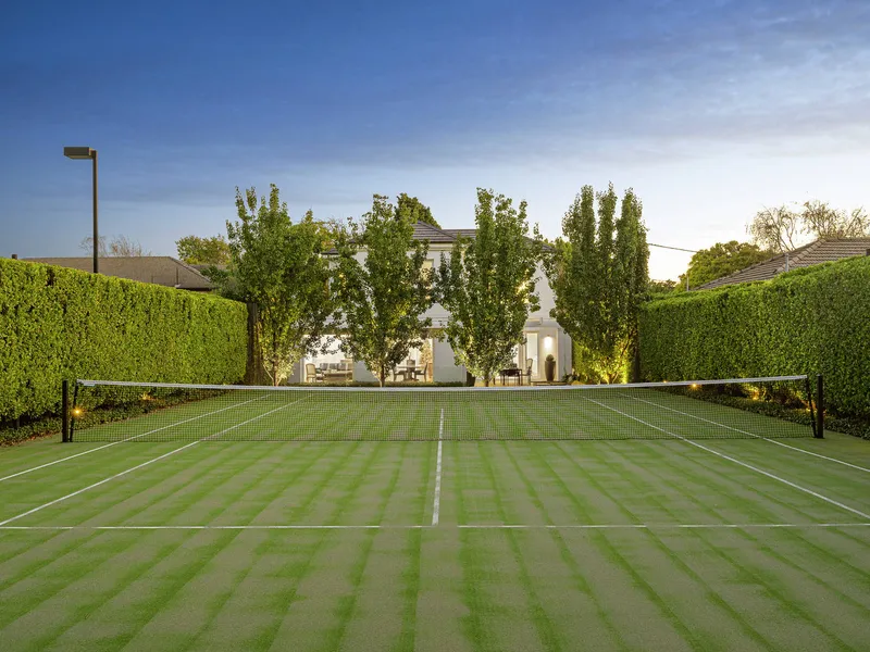 Prestige Oasis Metres from the Beach