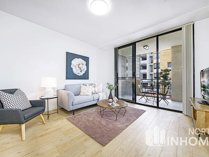RECENT RENOVATED THREE BEDROOMS APARTMENT WITH TIMBER FLOOR