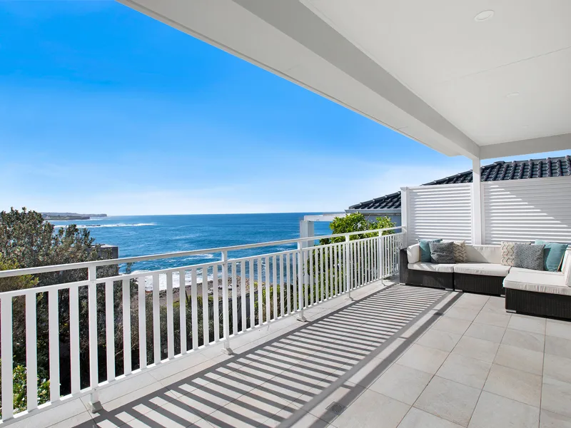 COASTAL TROPHY HOME WITH COMMANDING VIEWS OVER THE PACIFIC OCEAN