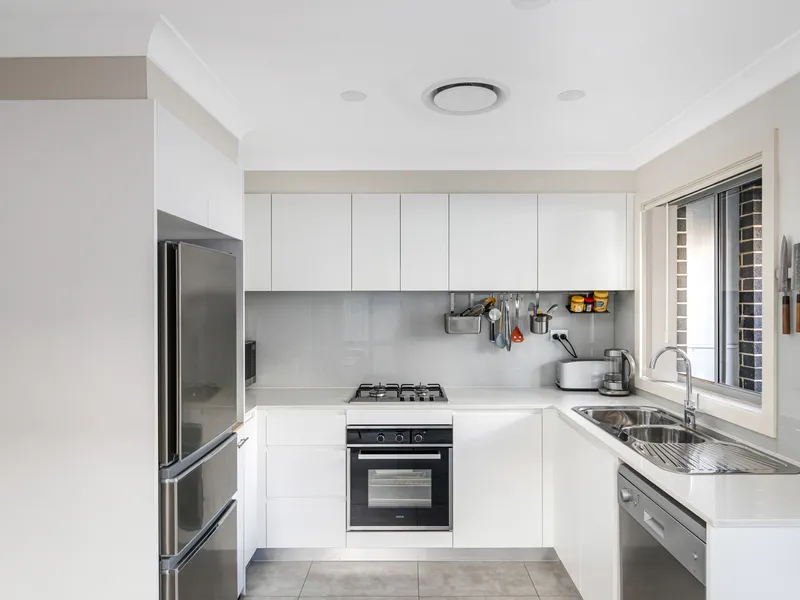OVER-SIZED FOUR BEDROOM TOWNHOUSE IN PRIME LOCATION