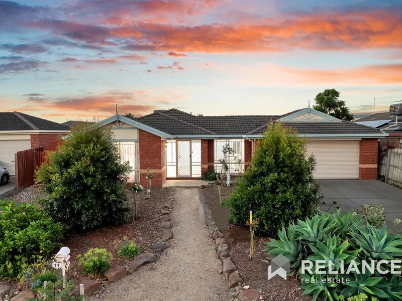 4 Bedroom + 3 Living Area with Combining luxury, location & lifestyle!!!