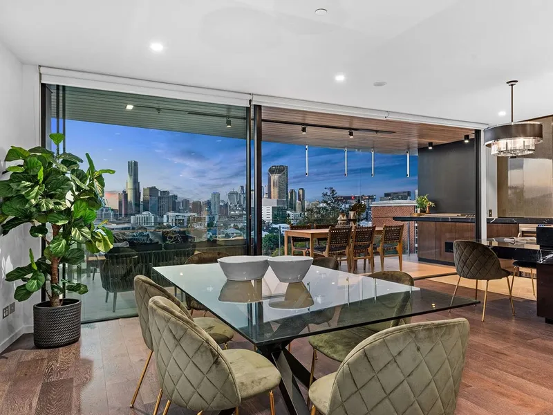 Panoramic City Views in Executive Luxury Apartment | Unfurnished