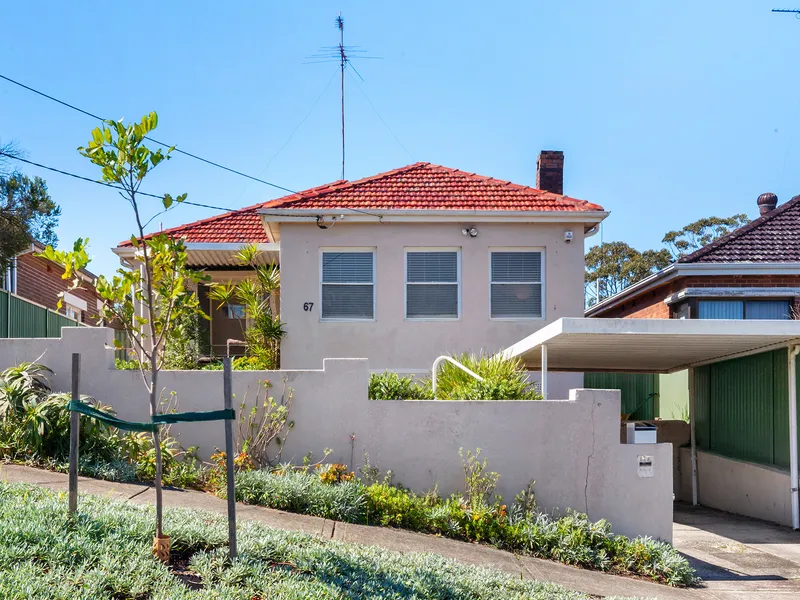 ELEVATED FAMILY HAVEN WITH VIEWS TO BOTANY BAY