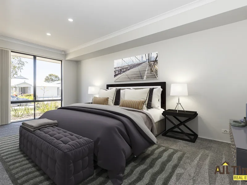 Fabulous 3x2 like New Home in Convenient Location in Queens Park!!