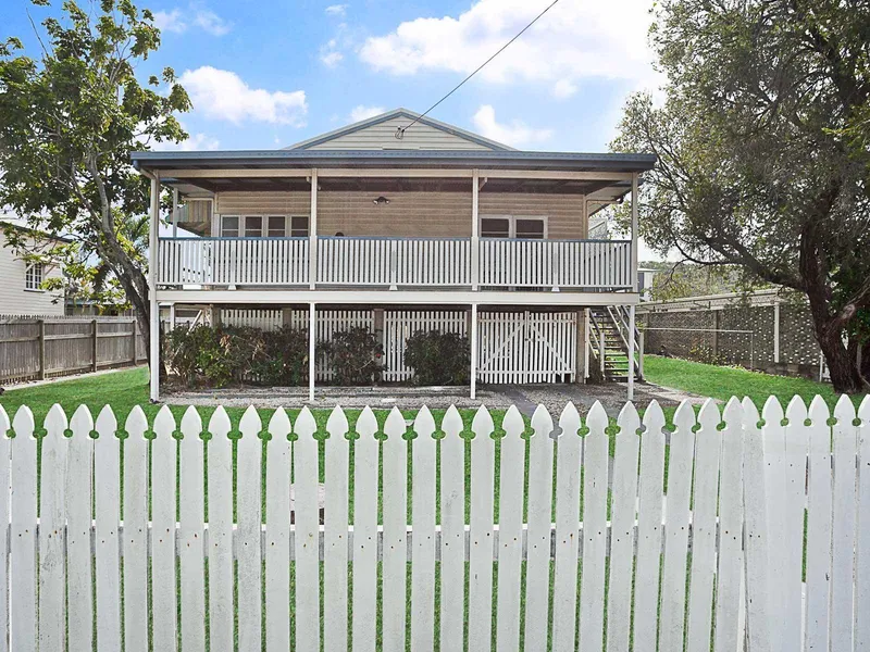 Beautiful Queenslander with large yard and plenty of space