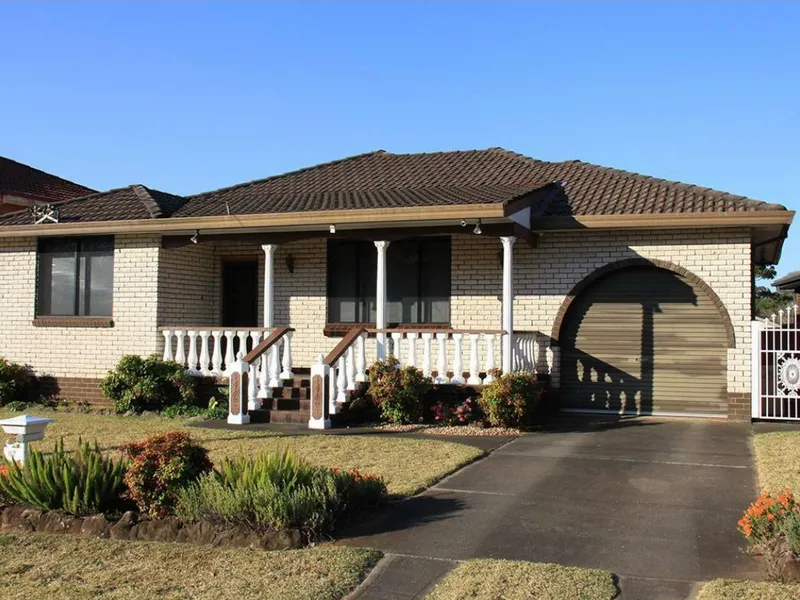 3 bed room house for sale with 561sqm land size 