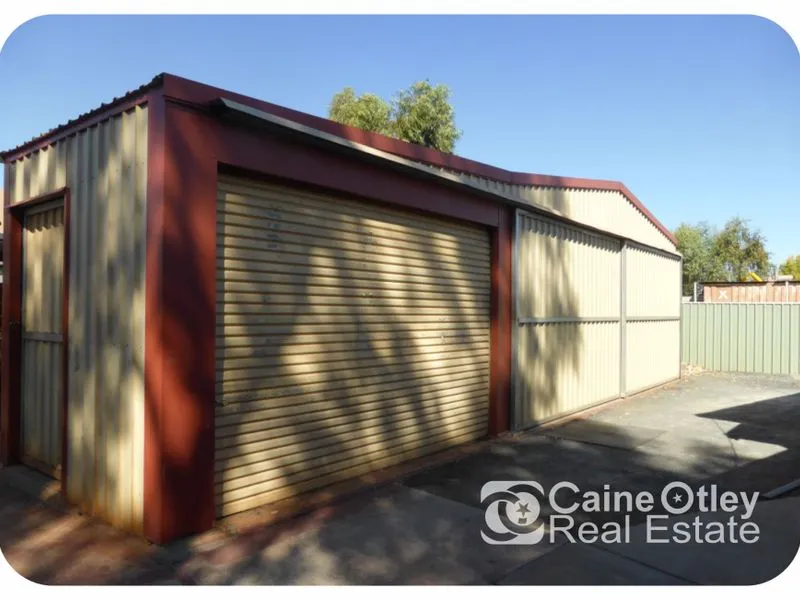 3 Bedroom House with MASSIVE SHED!