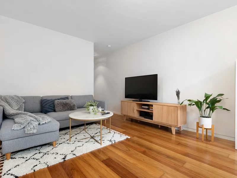 Bright Apartment with Garage in Buzzing South Yarra