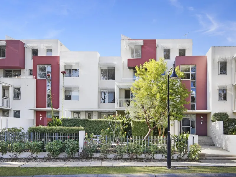 Bright & Spacious Three Bedroom Apartment