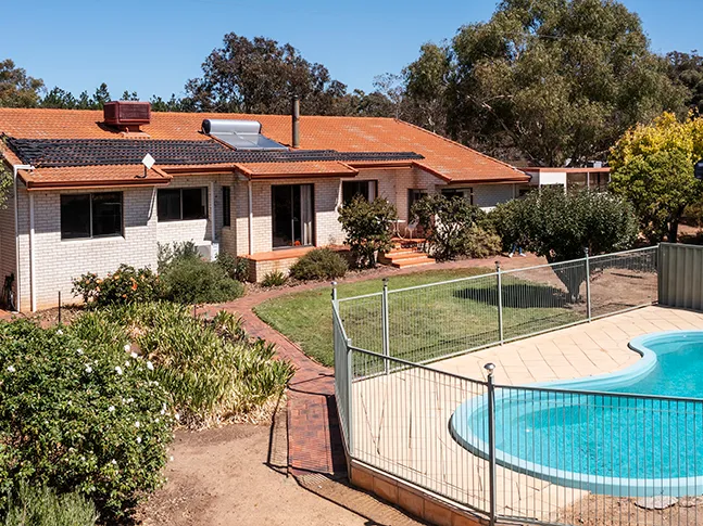 Country Oasis Close to Town