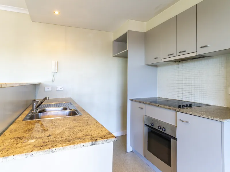 SPACIOUS, BRIGHT AND MODERN TWO BEDROOM APARTMENT!