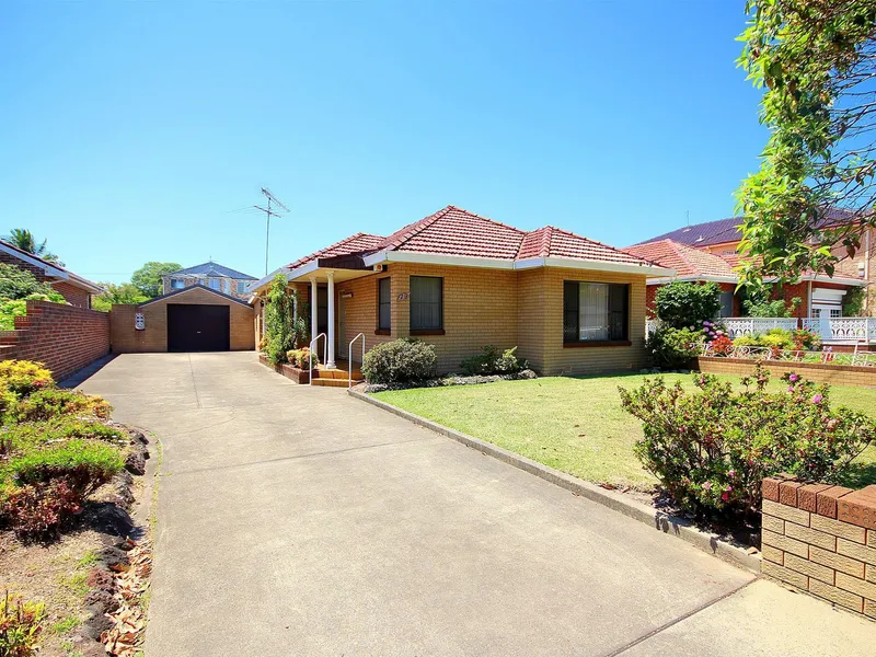 SHORT TERM LEASE 3 -6 MONTHS -  THREE BEDROOM HOME PLUS SELF CONTAINED GRANNY FLAT