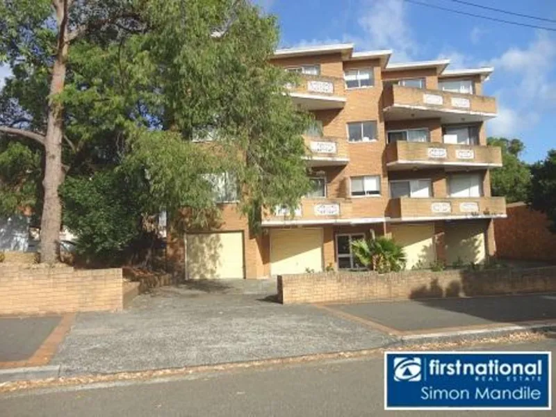 GREAT SIZE UNIT, IN A GREAT LOCATION!