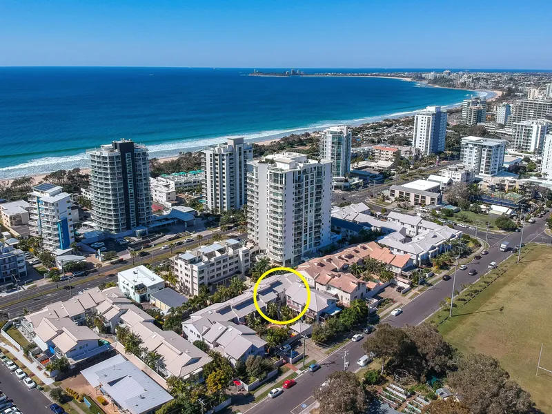 COTTON TREE RENOVATED BEACHSIDE TOWNHOUSE