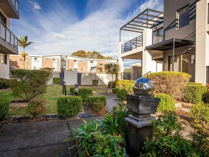 ONE WEEK FREE RENT!!  Villa Style Unit with Split Air AC and Spacious Backyard!!