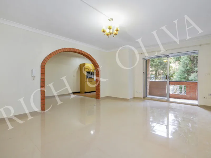 Huge two bedroom with lock up garage! - REGISTER TO INSPECT TUESDAY NIGHT 13/04 OR CONTACT AGENT