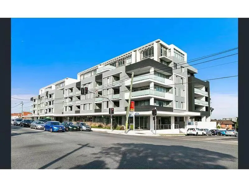 Modern NW facing apartment with convenience living
