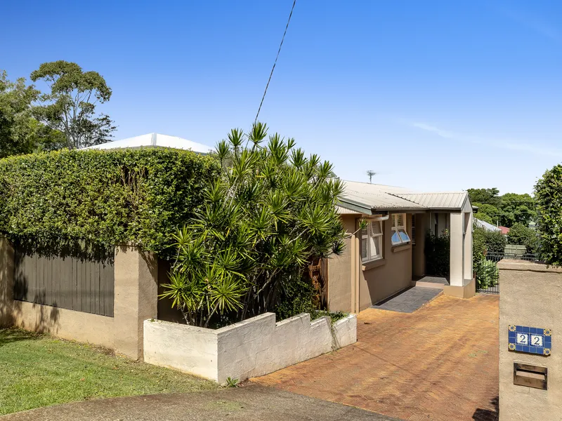 Mount Lofty Position! On a Big 809m2 Block!