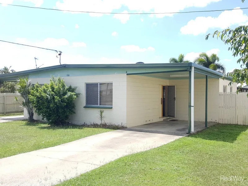 Neat & tidy 2 bed unit! FRESHLY PAINTED!