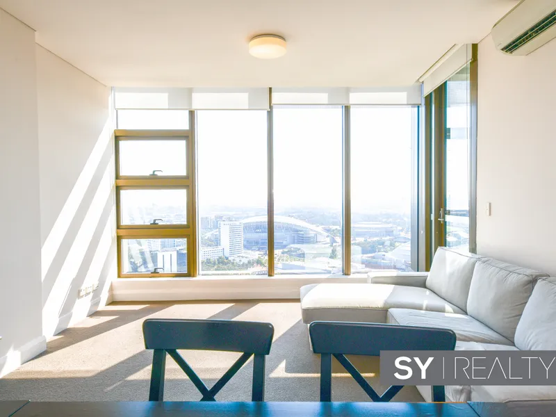 STUNNING VIEW & SPACIOUS LUXURY URBAN LIVING