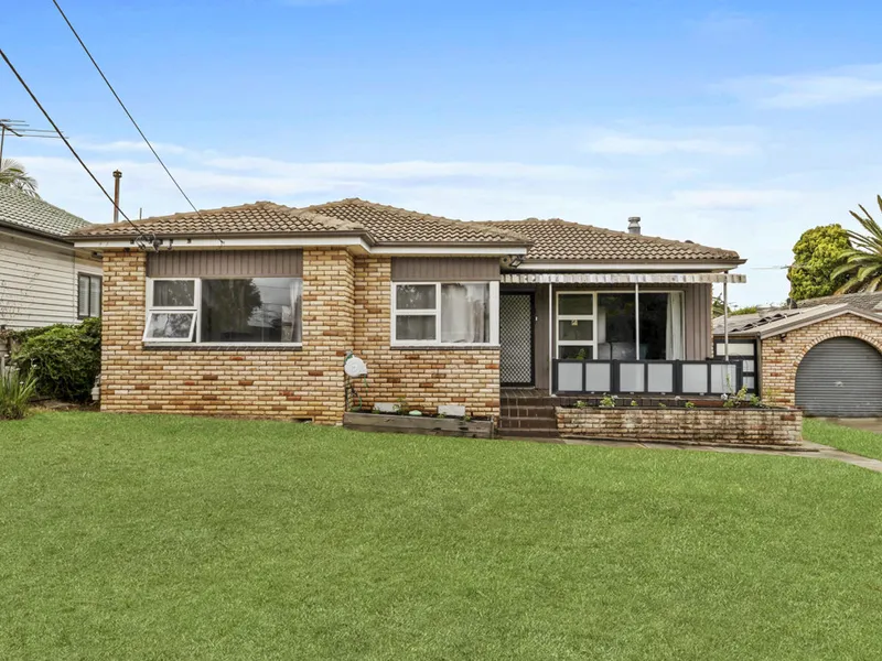 Discover Endless Potential: Your Perfect Family Home Awaits at 11 Craig Avenue, Oxley Park!