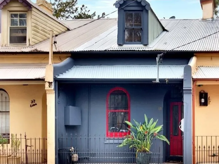 Oversized 1 bedroom Cottage in perfect locale